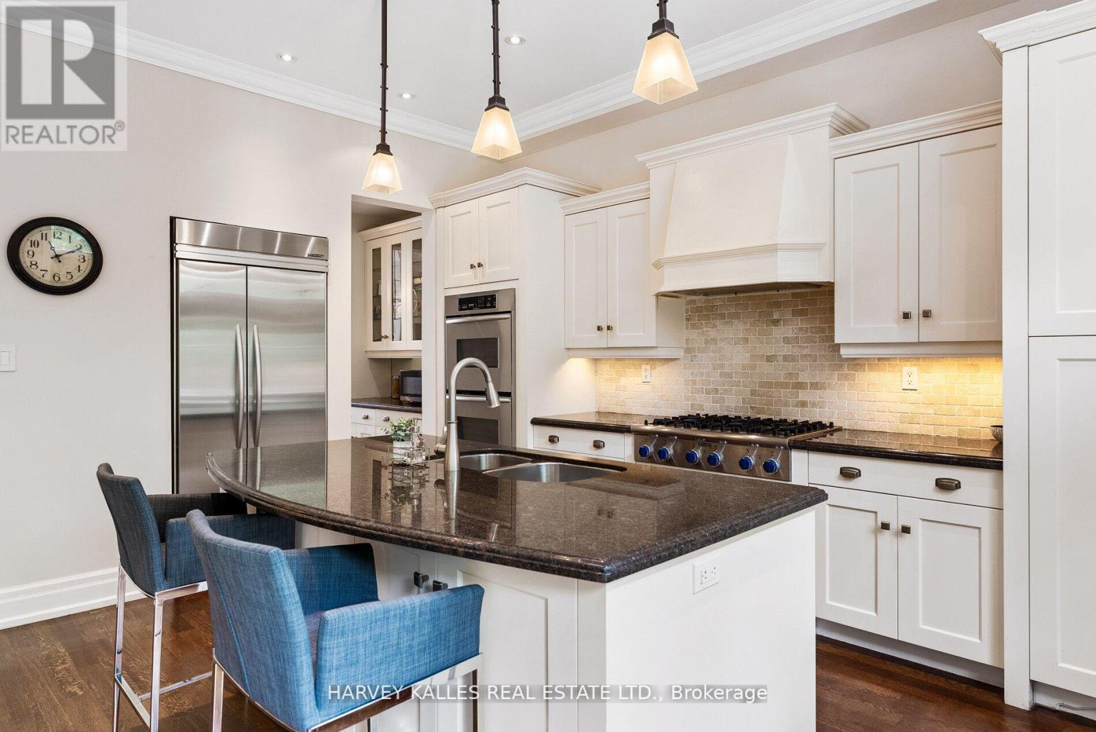 12 Reid Manor, Toronto, Ontario  M8Y 2H7 - Photo 12 - W12924032