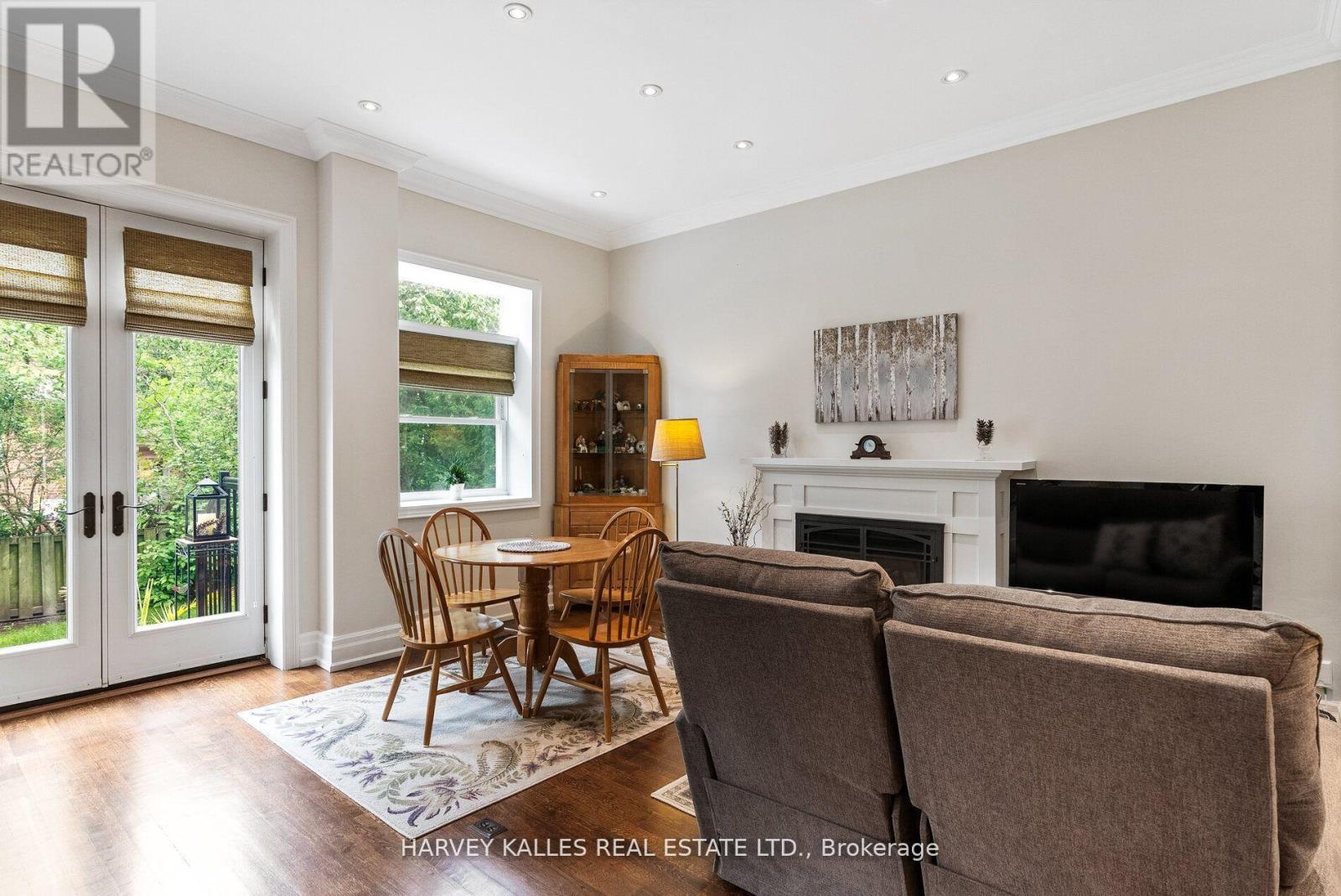 12 Reid Manor, Toronto, Ontario  M8Y 2H7 - Photo 17 - W12924032