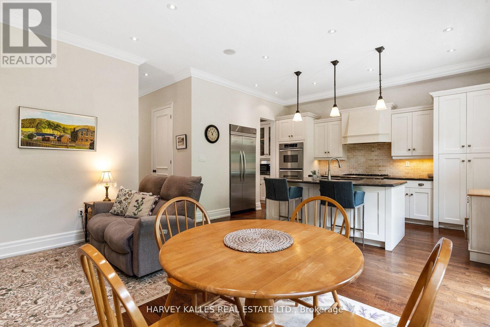 12 Reid Manor, Toronto, Ontario  M8Y 2H7 - Photo 18 - W12924032