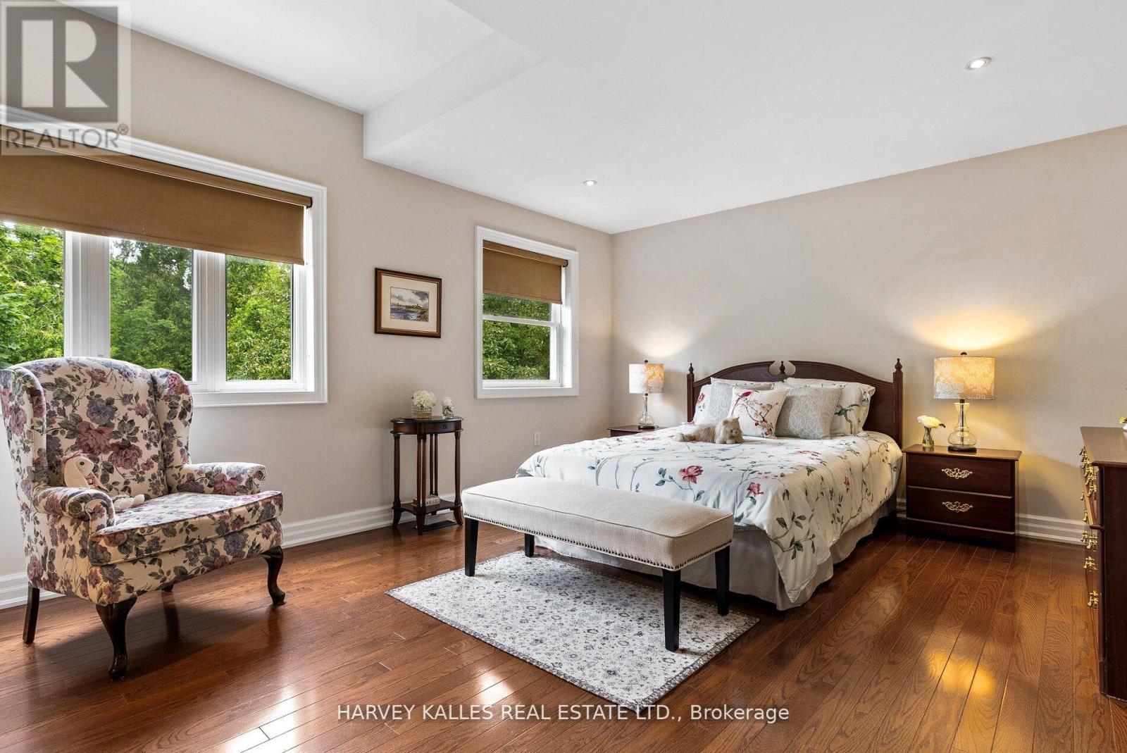 12 Reid Manor, Toronto, Ontario  M8Y 2H7 - Photo 19 - W12924032