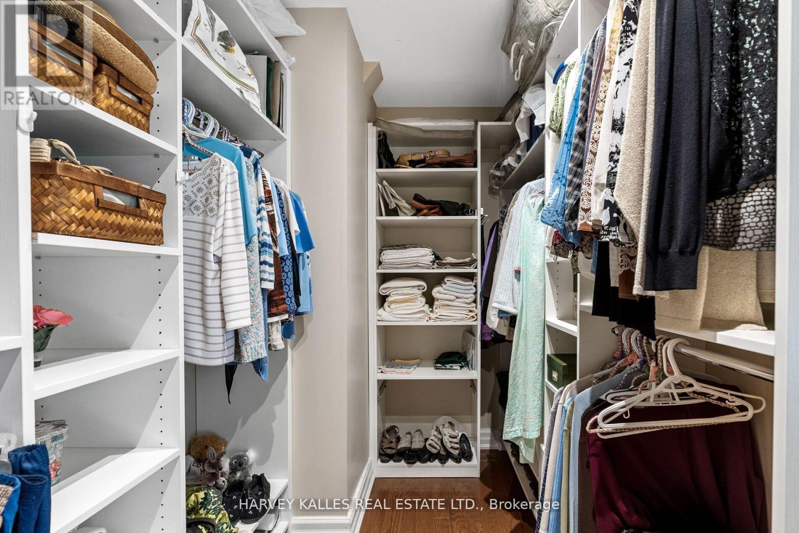 12 Reid Manor, Toronto, Ontario  M8Y 2H7 - Photo 23 - W12924032