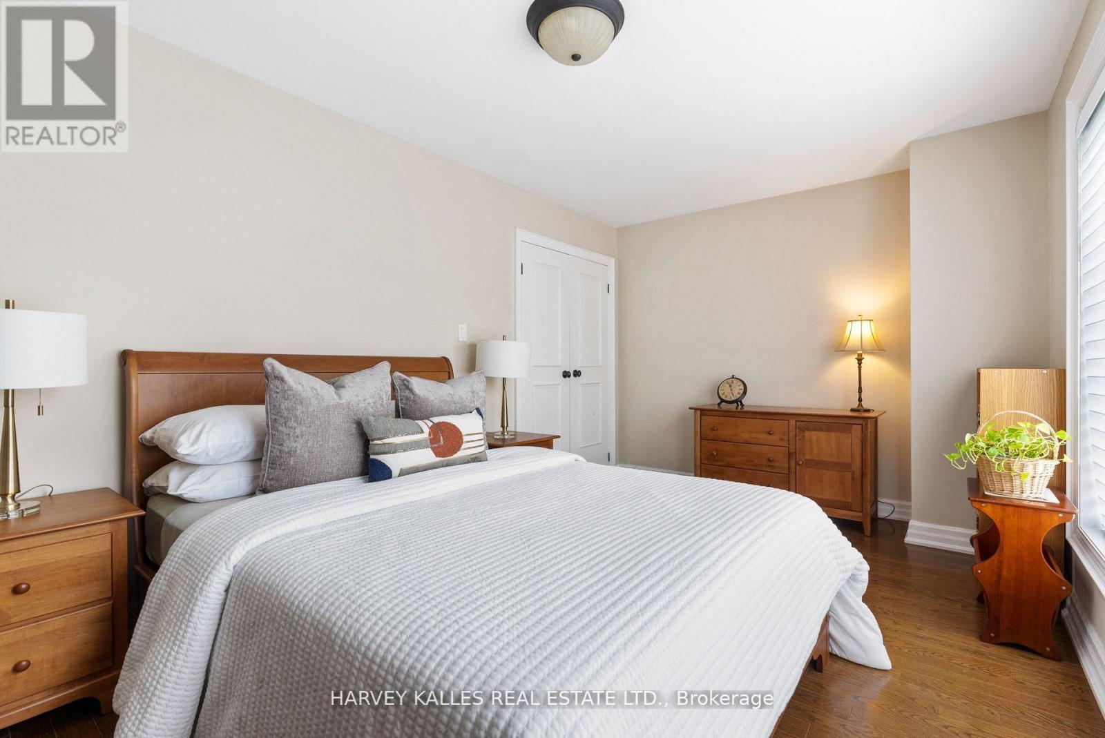 12 Reid Manor, Toronto, Ontario  M8Y 2H7 - Photo 24 - W12924032