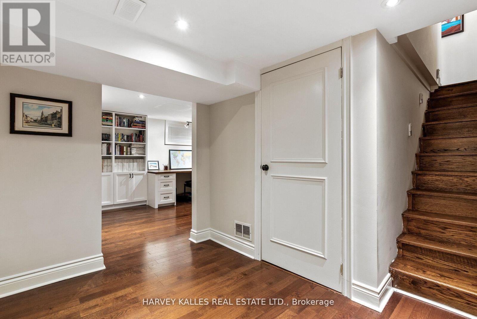 12 Reid Manor, Toronto, Ontario  M8Y 2H7 - Photo 29 - W12924032