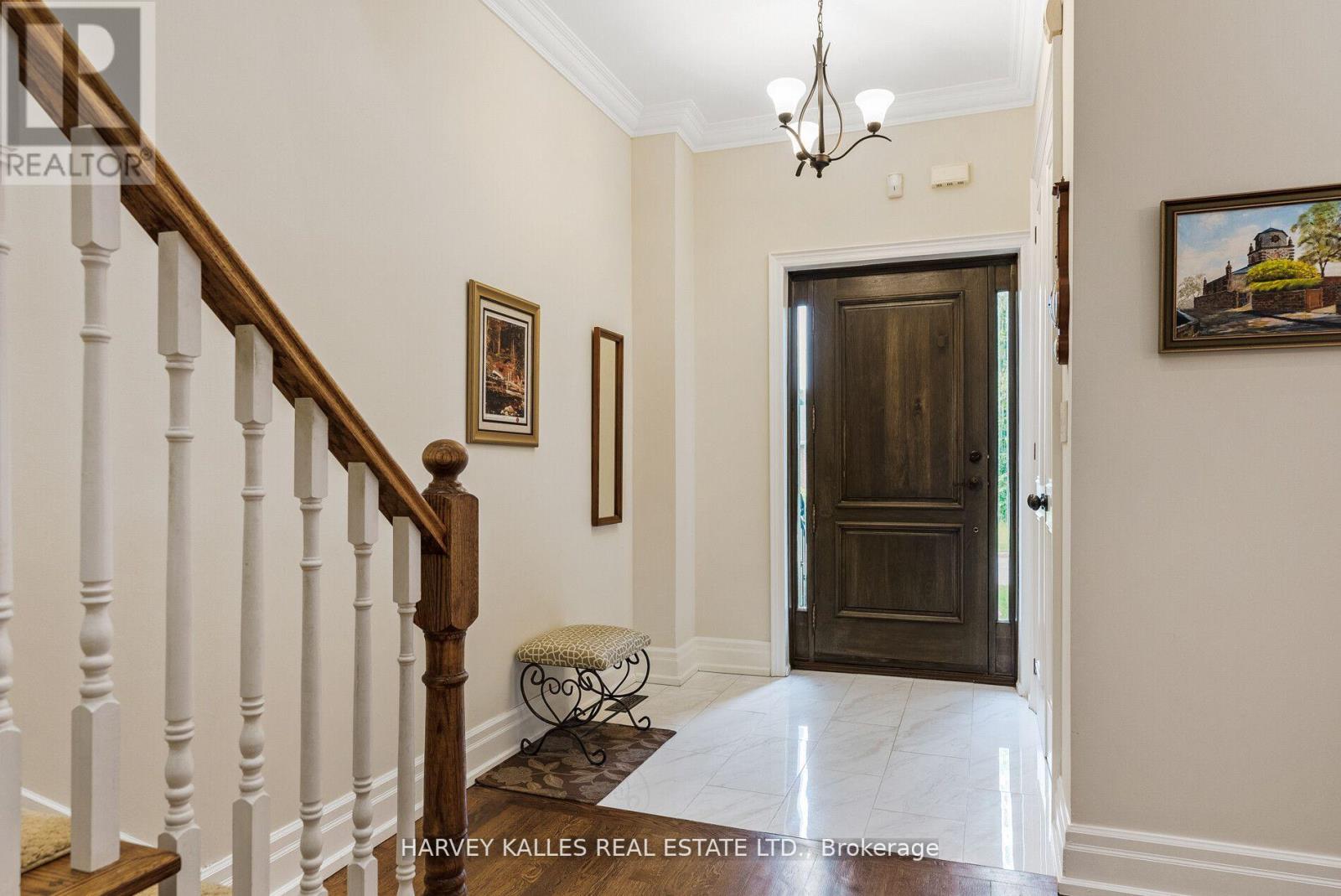 12 Reid Manor, Toronto, Ontario  M8Y 2H7 - Photo 3 - W12924032