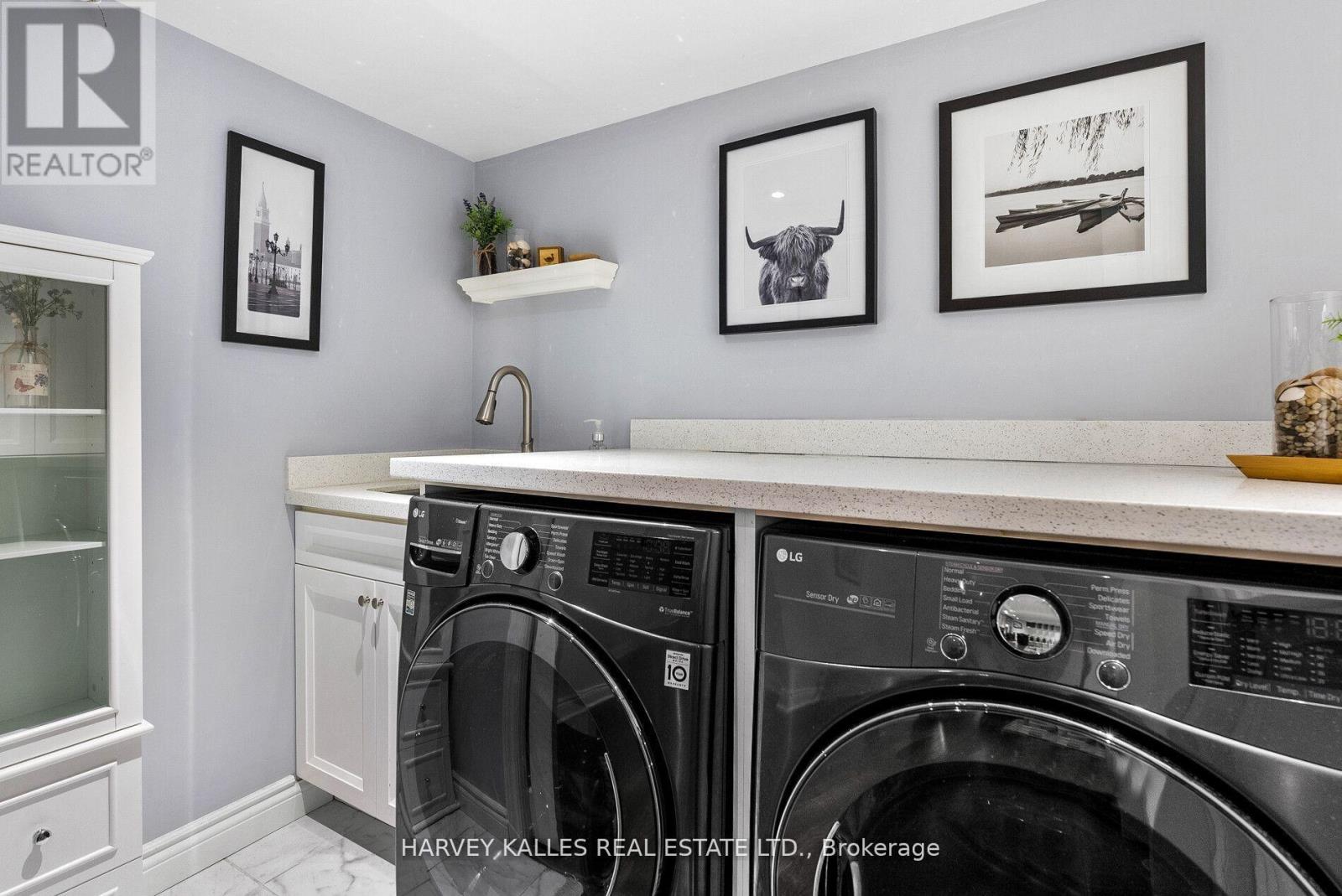 12 Reid Manor, Toronto, Ontario  M8Y 2H7 - Photo 31 - W12924032