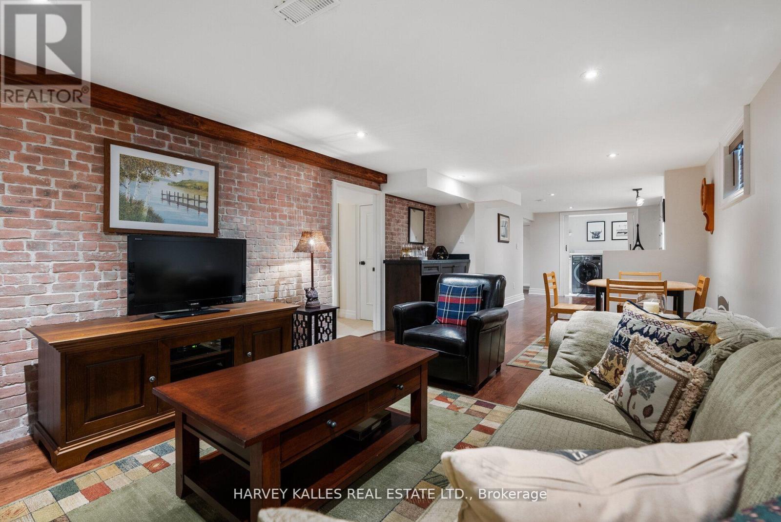 12 Reid Manor, Toronto, Ontario  M8Y 2H7 - Photo 33 - W12924032