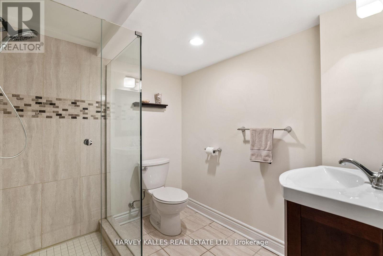 12 Reid Manor, Toronto, Ontario  M8Y 2H7 - Photo 34 - W12924032