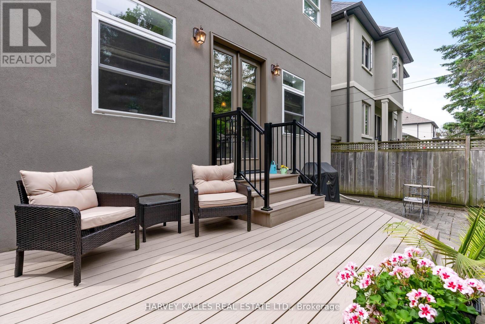 12 Reid Manor, Toronto, Ontario  M8Y 2H7 - Photo 35 - W12924032