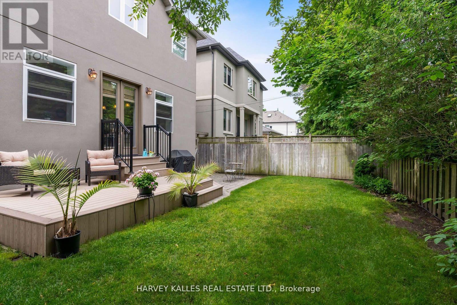 12 Reid Manor, Toronto, Ontario  M8Y 2H7 - Photo 36 - W12924032