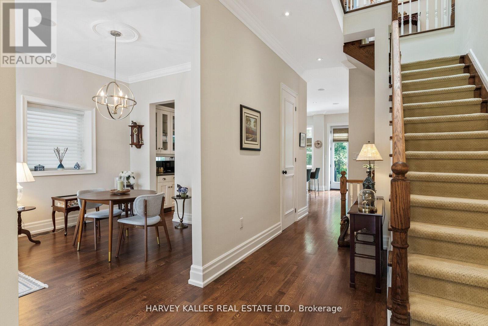 12 Reid Manor, Toronto, Ontario  M8Y 2H7 - Photo 4 - W12924032