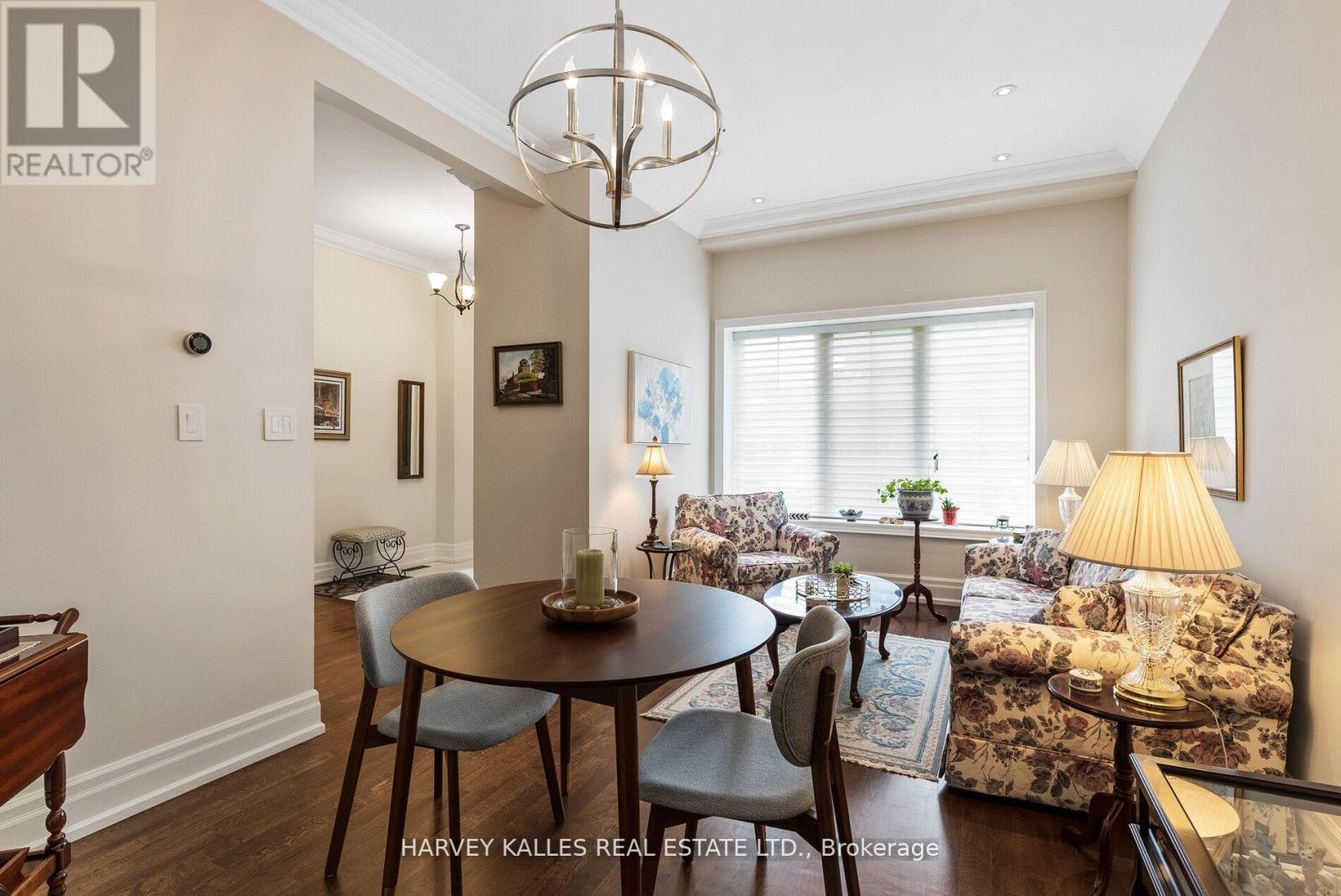 12 Reid Manor, Toronto, Ontario  M8Y 2H7 - Photo 5 - W12924032