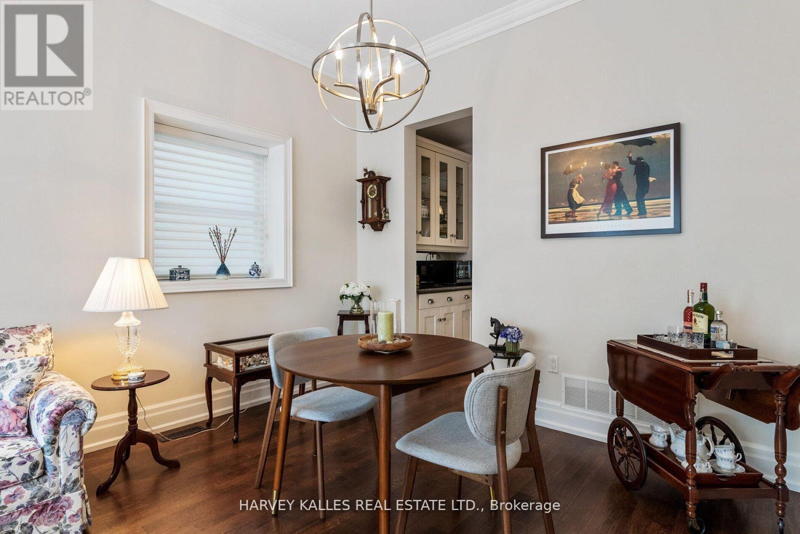 12 Reid Manor, Toronto, Ontario  M8Y 2H7 - Photo 7 - W12924032