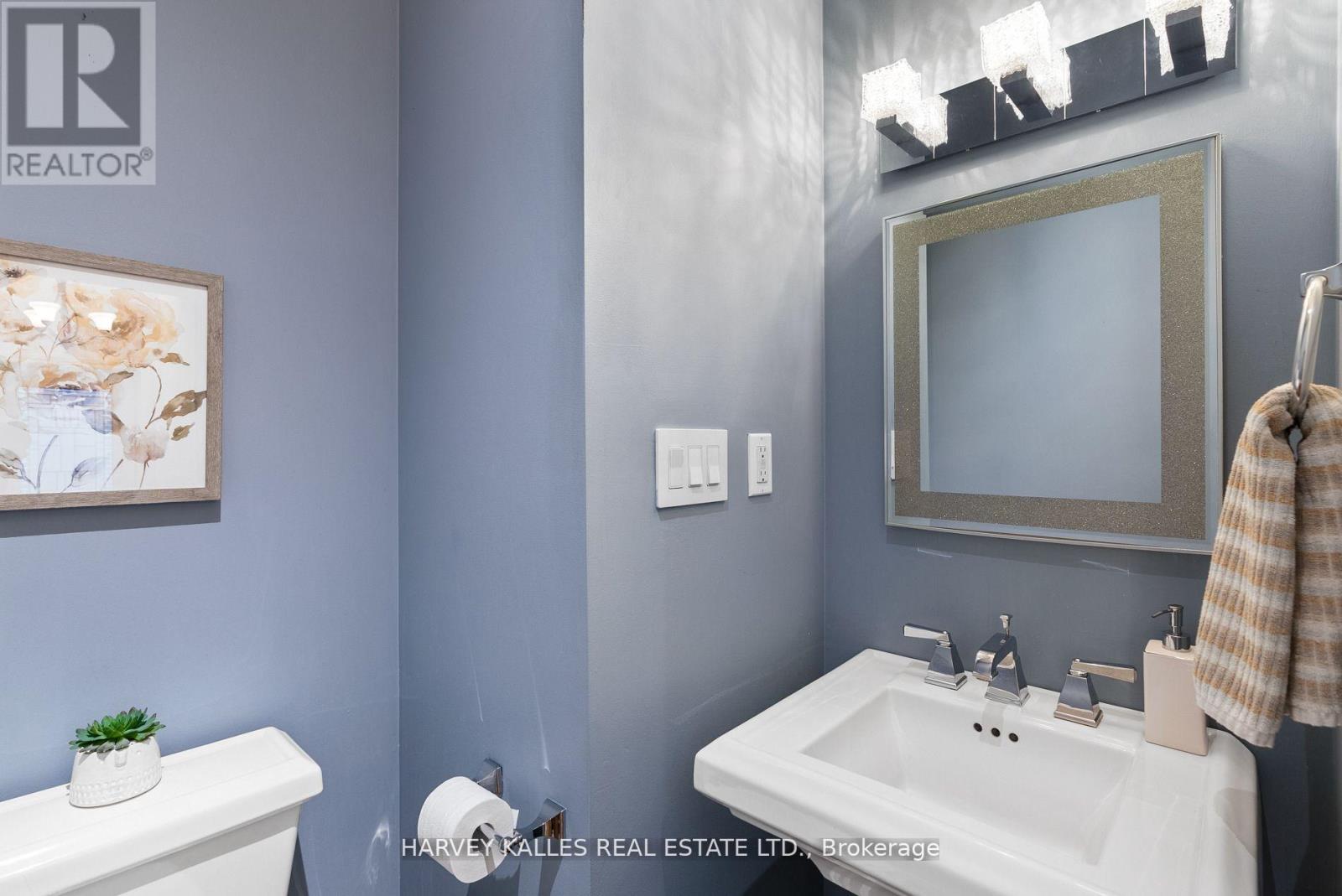 12 Reid Manor, Toronto, Ontario  M8Y 2H7 - Photo 8 - W12924032