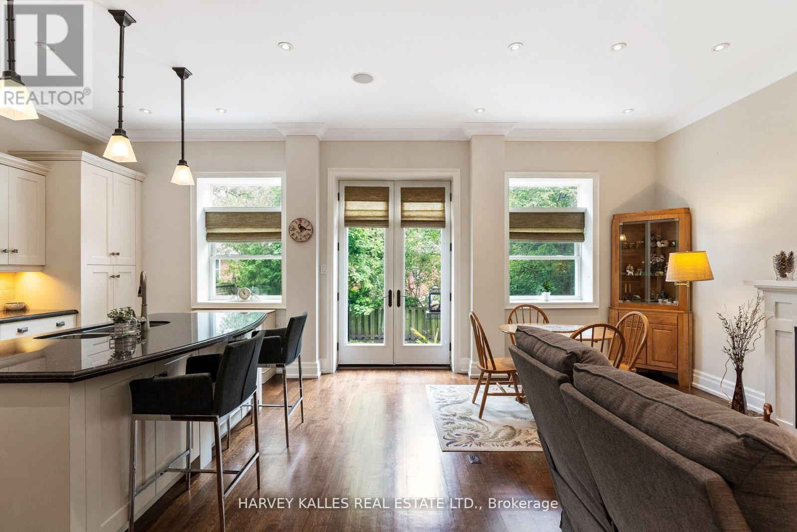 12 Reid Manor, Toronto, Ontario  M8Y 2H7 - Photo 9 - W12924032