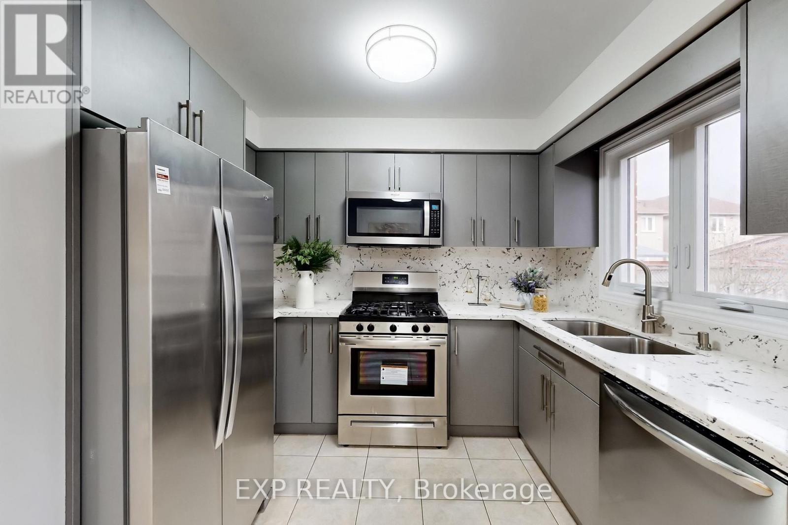 248 Morningmist Street, Brampton, Ontario  L6R 2B8 - Photo 14 - W12924036