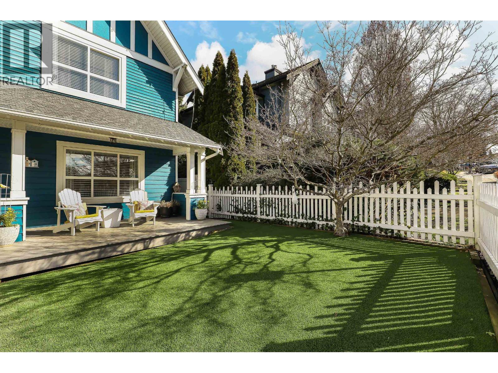 107 Star Crescent, New Westminster, British Columbia  V3M 6X6 - Photo 3 - R3102586