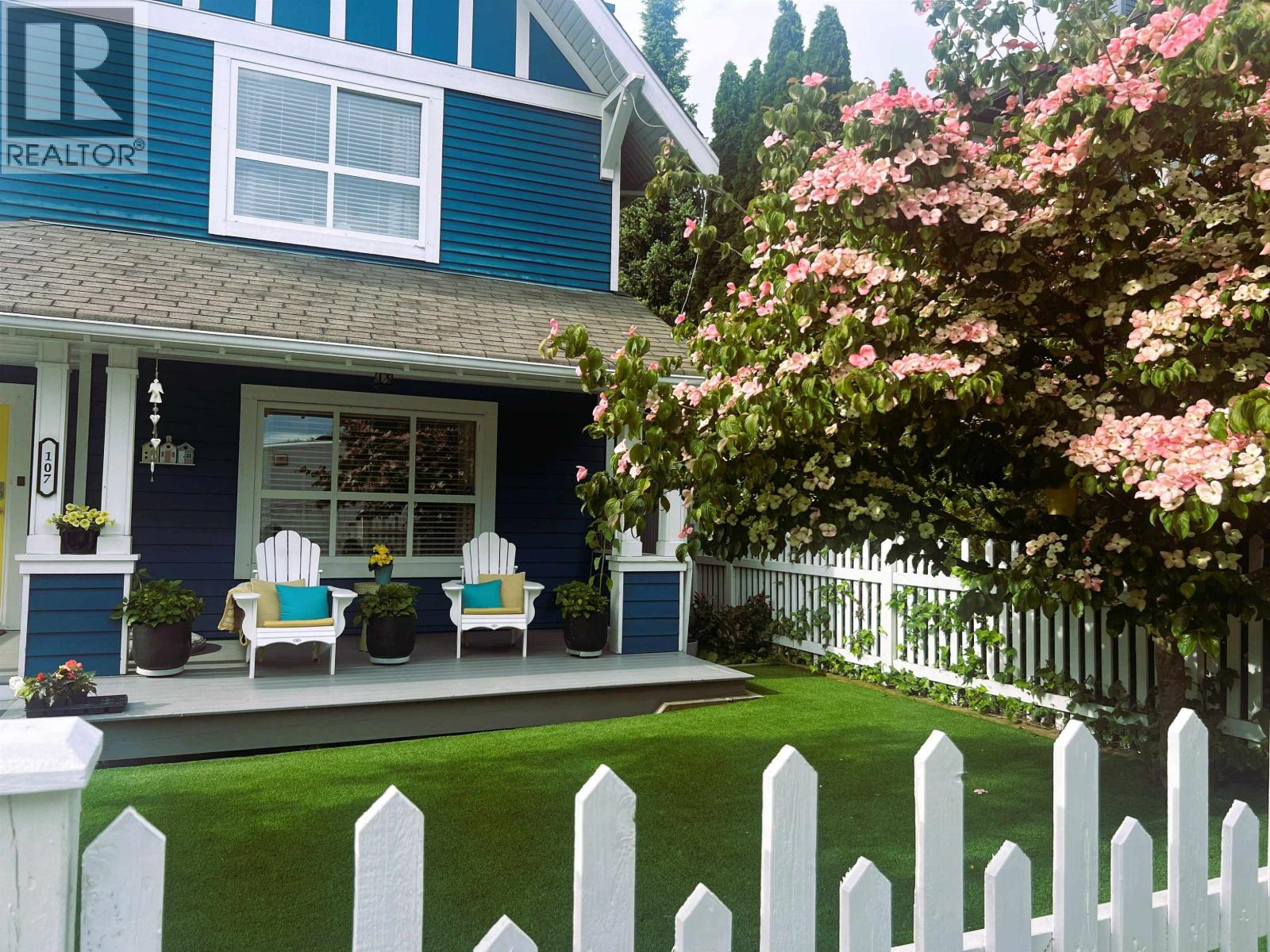 107 Star Crescent, New Westminster, British Columbia  V3M 6X6 - Photo 2 - R3102586