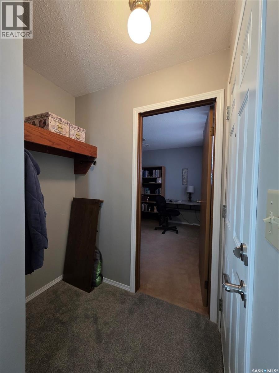 113 3rd Street E, Mankota, Saskatchewan  S0H 2W0 - Photo 11 - SK031327