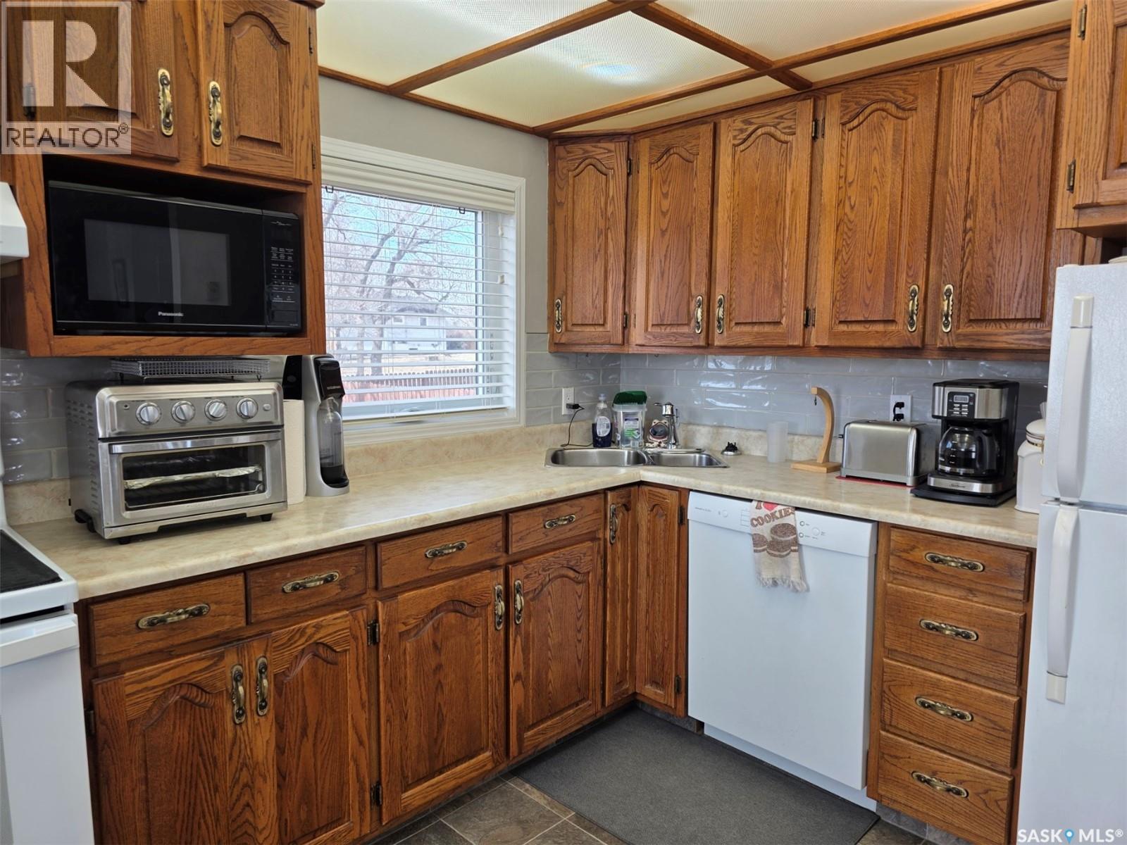 113 3rd Street E, Mankota, Saskatchewan  S0H 2W0 - Photo 4 - SK031327