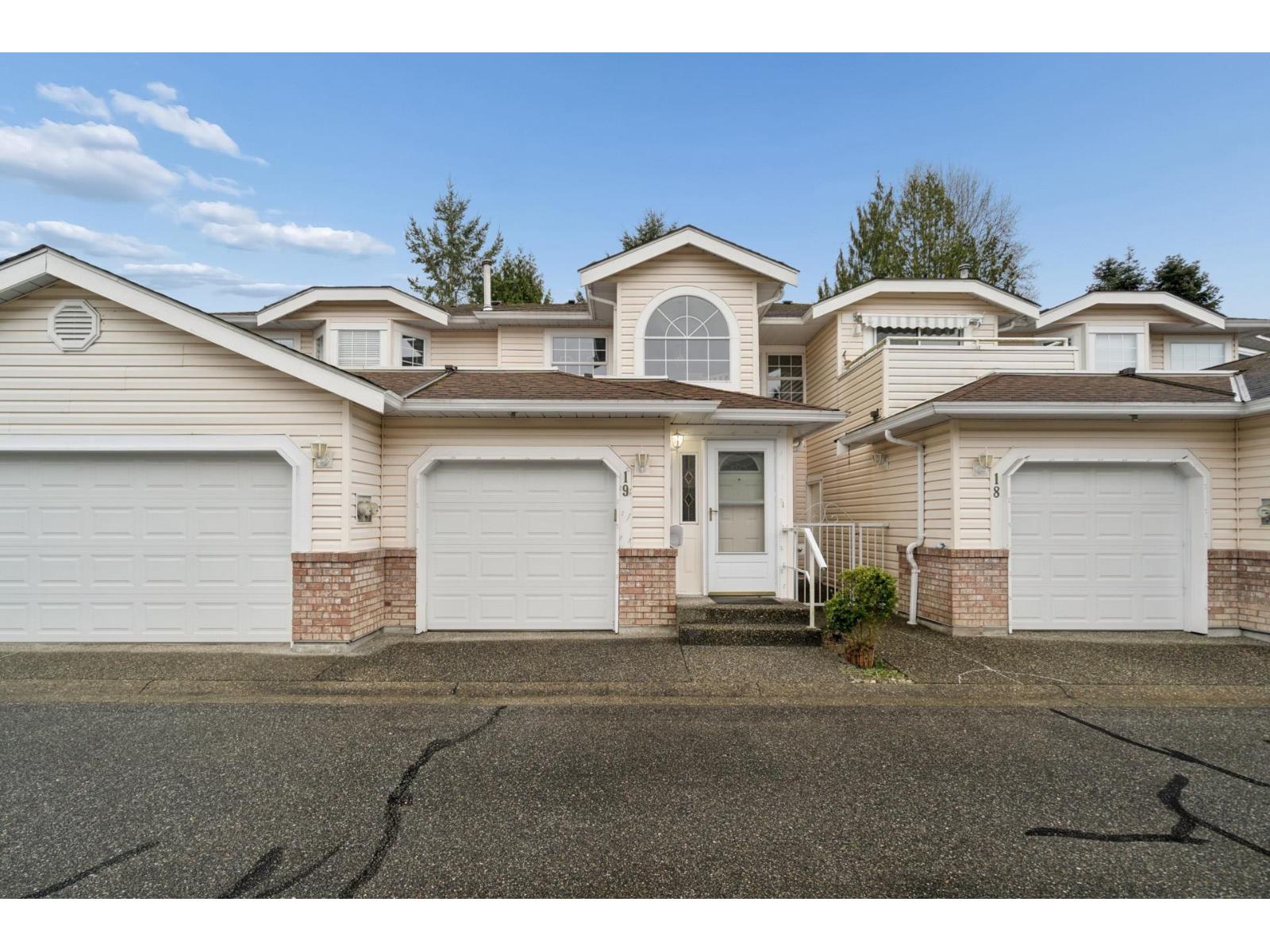 19 9168 Fleetwood Way, Surrey, British Columbia  V3R 0P1 - Photo 1 - R3103894