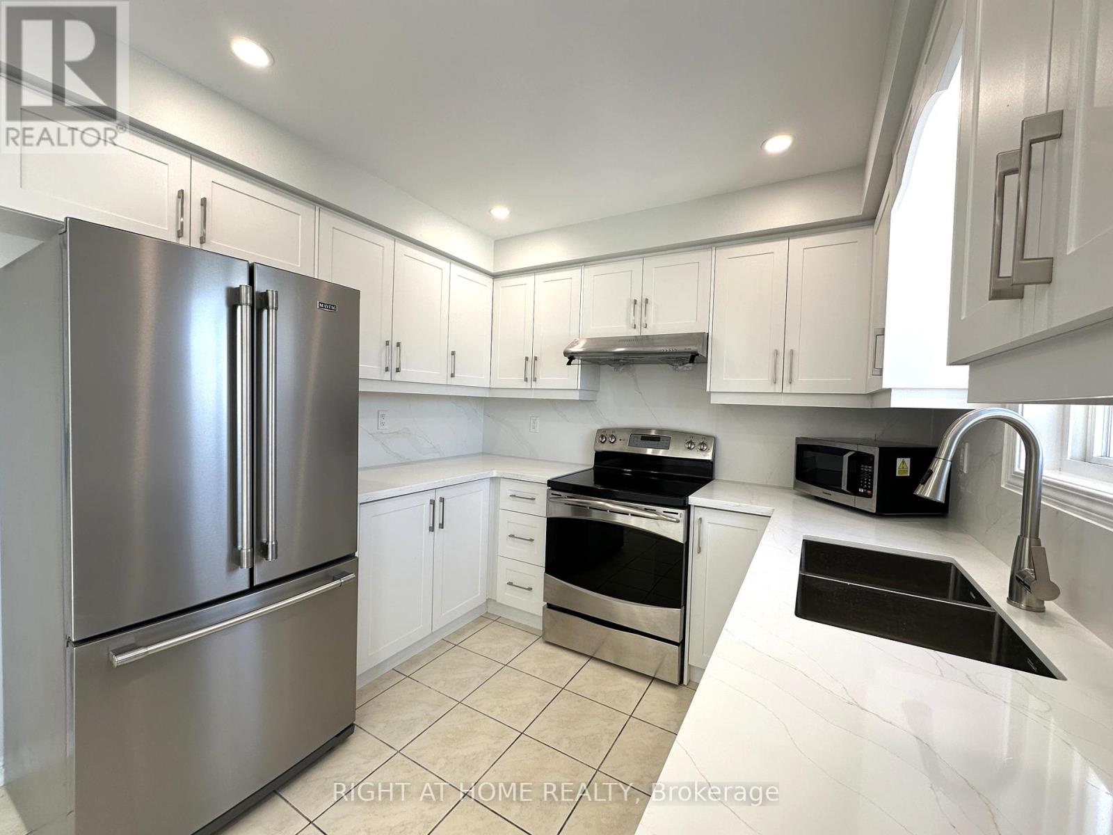 56 Longueuil Place, Whitby, Ontario  L1R 3H1 - Photo 7 - E12847578