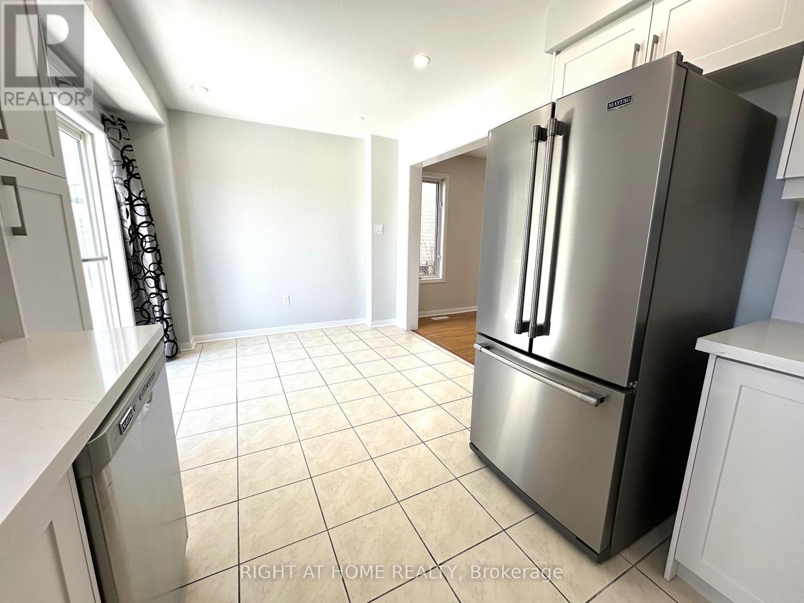 56 Longueuil Place, Whitby, Ontario  L1R 3H1 - Photo 5 - E12847578