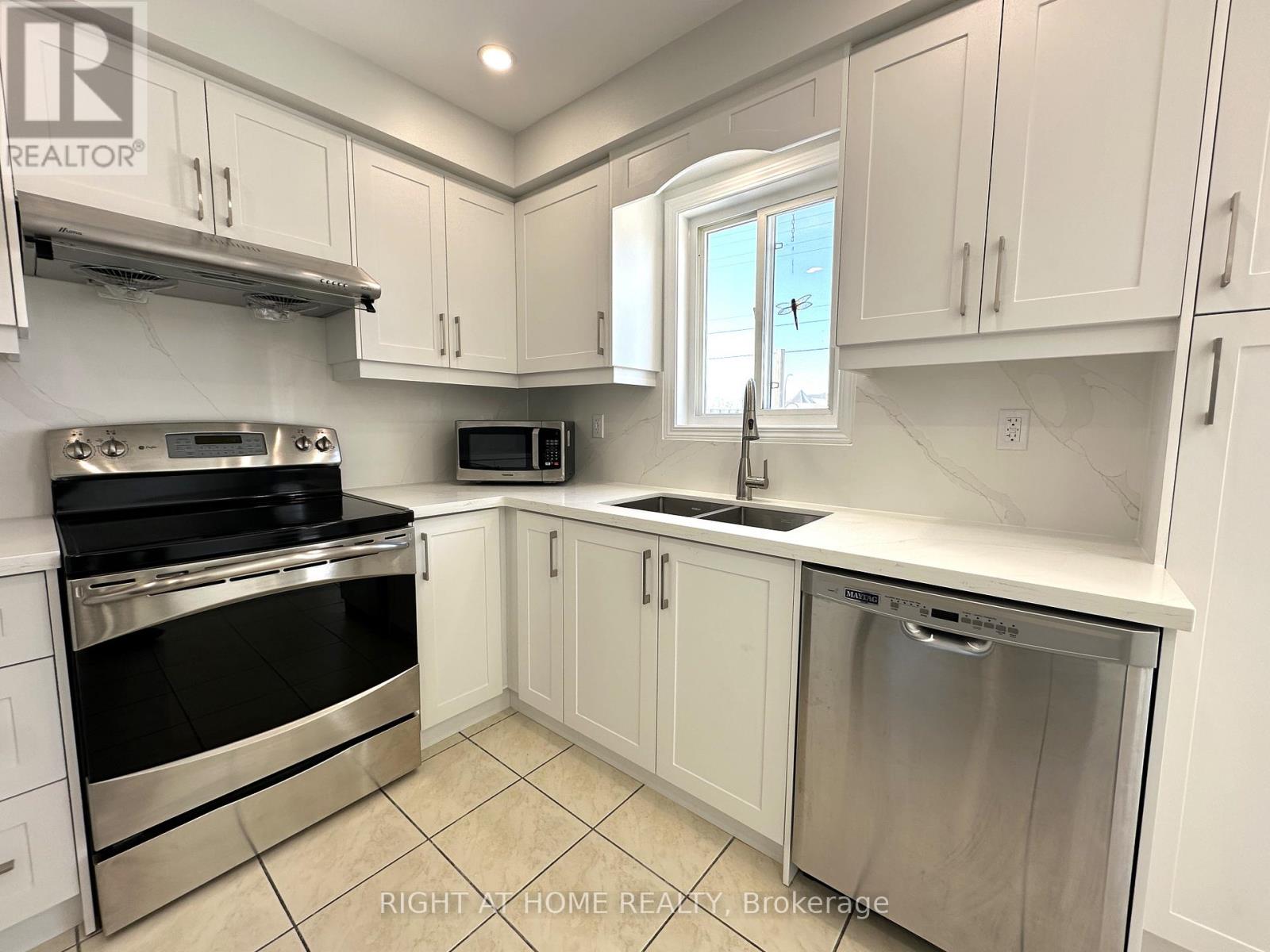 56 Longueuil Place, Whitby, Ontario  L1R 3H1 - Photo 8 - E12847578