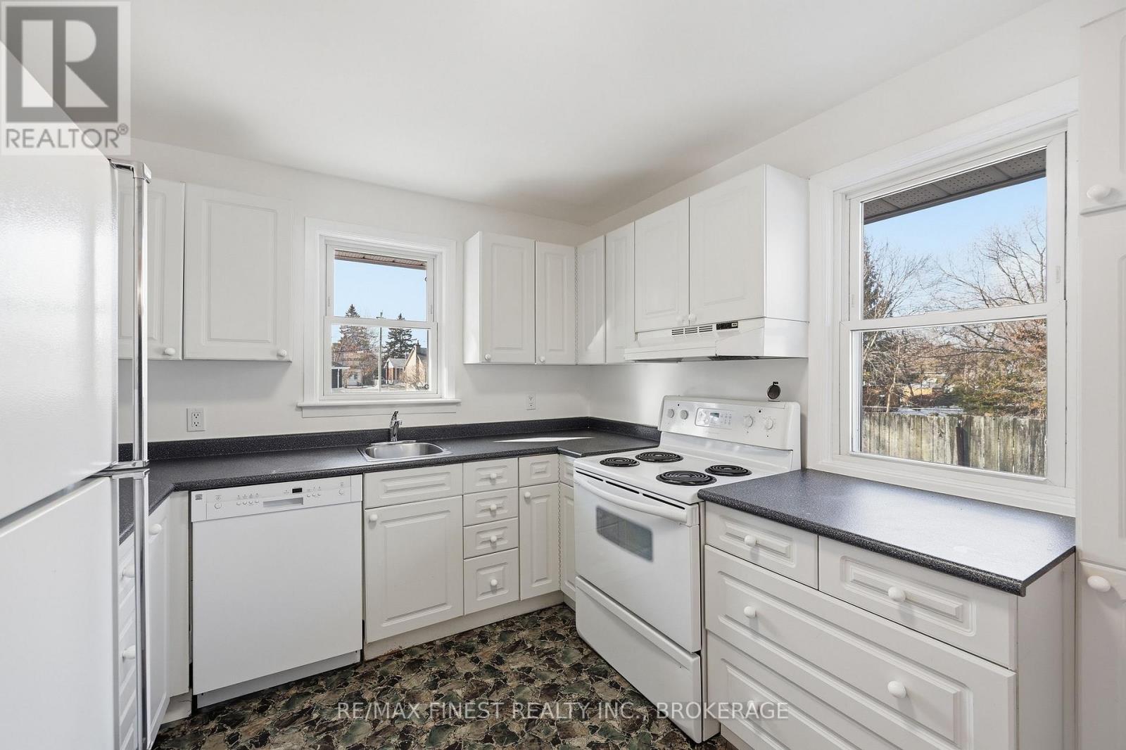 39 Lennox Street, Kingston, Ontario  K7M 4S3 - Photo 12 - X12923484