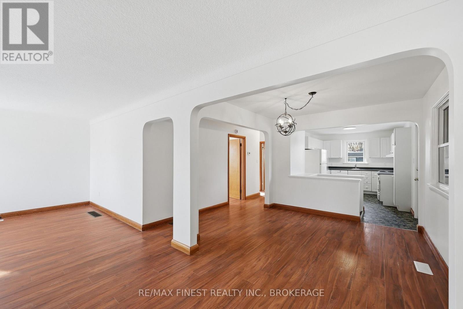 39 Lennox Street, Kingston, Ontario  K7M 4S3 - Photo 6 - X12923484