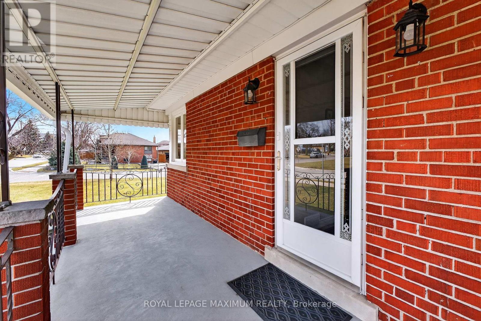 124 Tavistock Road, Toronto, Ontario  M3M 2P4 - Photo 2 - W12922884