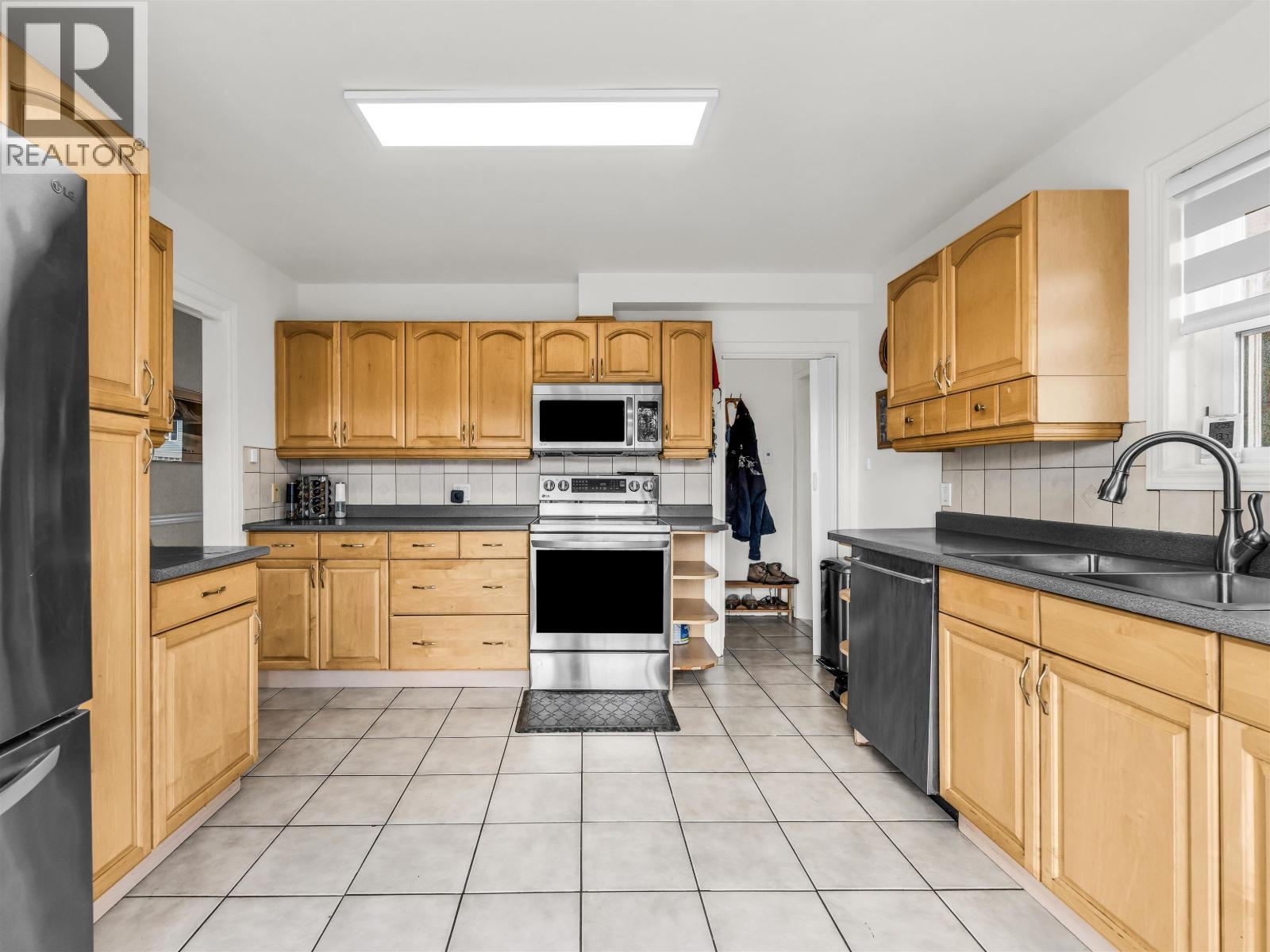 351 Beachview Drive, North Vancouver, British Columbia  V7G 1P5 - Photo 11 - R3103655