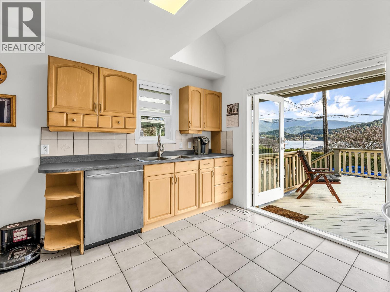 351 Beachview Drive, North Vancouver, British Columbia  V7G 1P5 - Photo 9 - R3103655