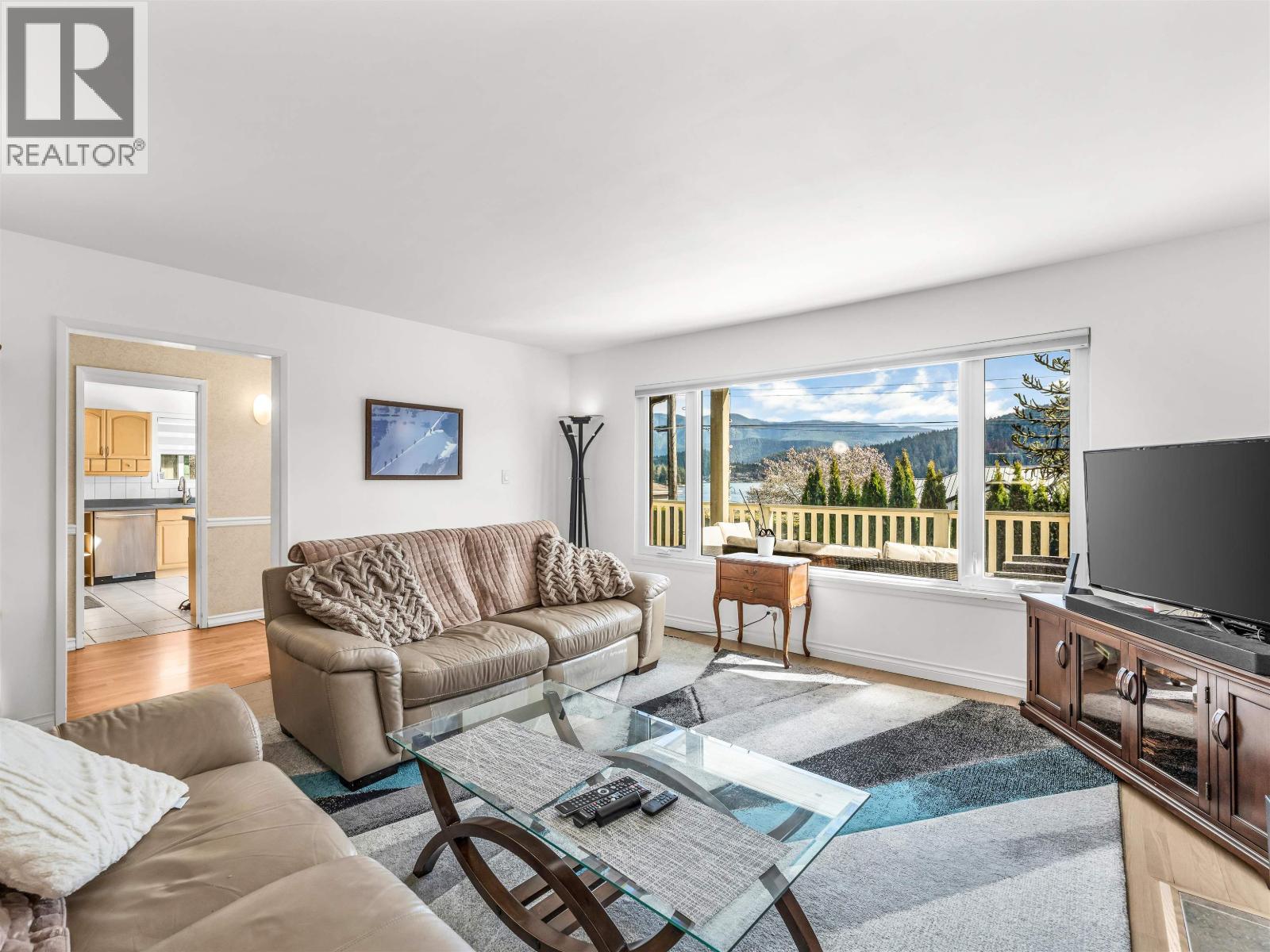 351 Beachview Drive, North Vancouver, British Columbia  V7G 1P5 - Photo 5 - R3103655