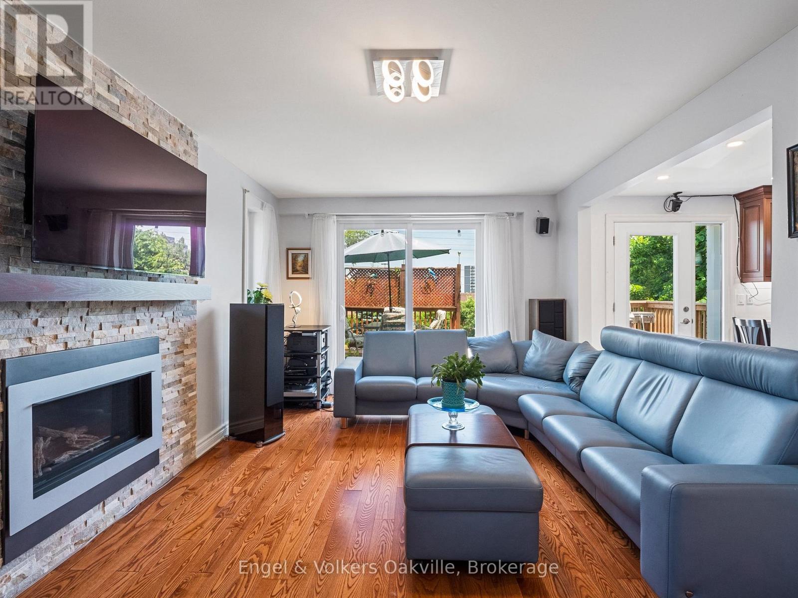 2215 Springfield Court, Mississauga, Ontario  L5K 1V3 - Photo 14 - W12924118