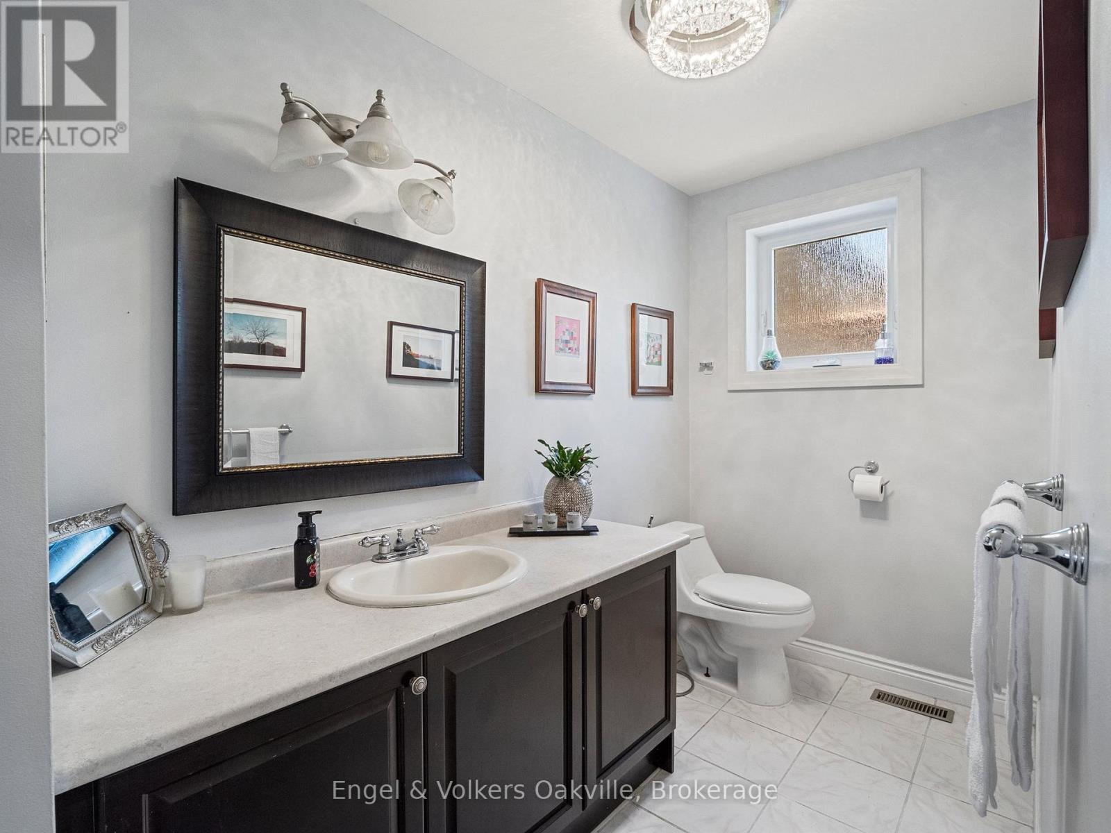 2215 Springfield Court, Mississauga, Ontario  L5K 1V3 - Photo 16 - W12924118