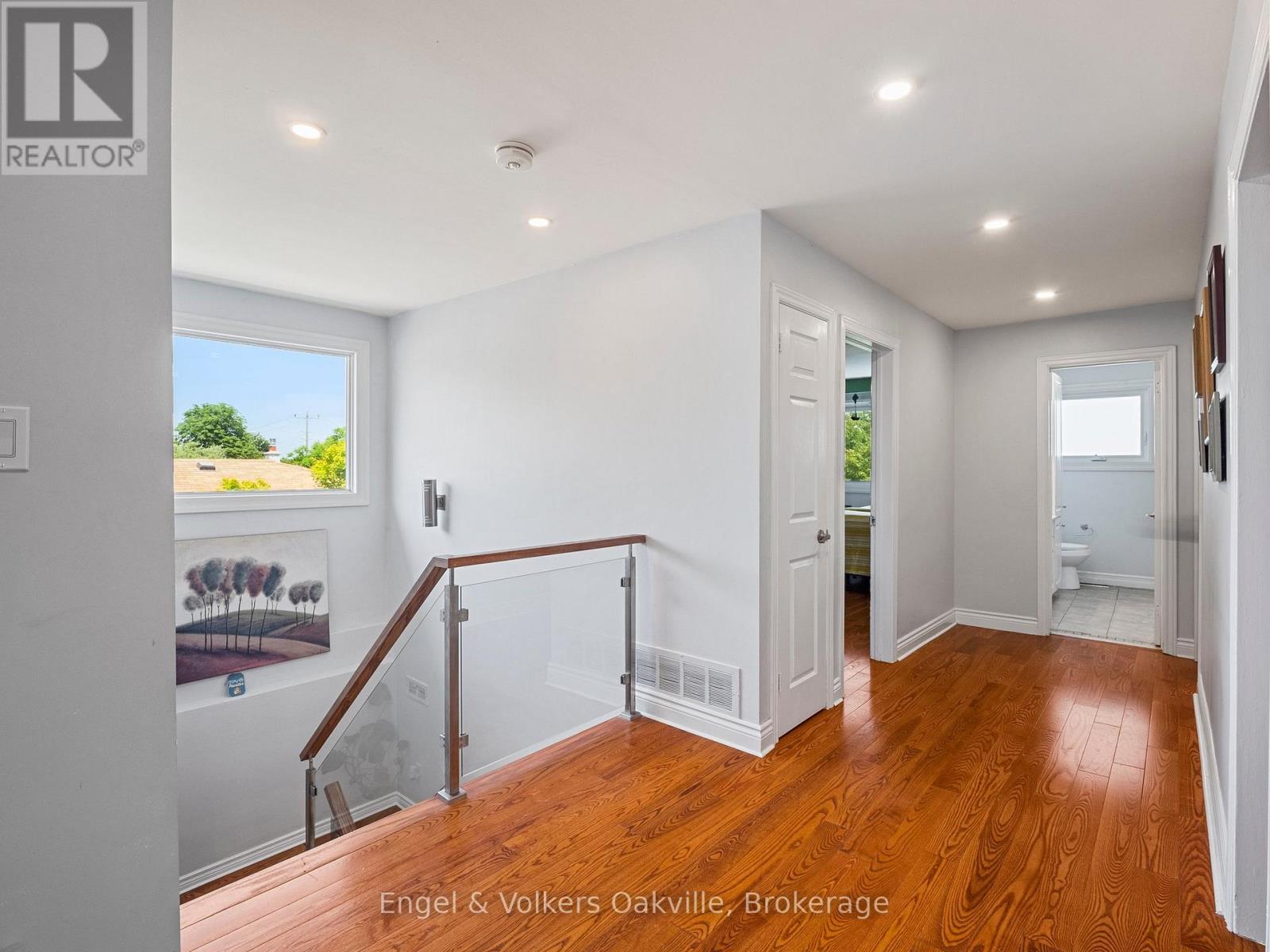 2215 Springfield Court, Mississauga, Ontario  L5K 1V3 - Photo 17 - W12924118