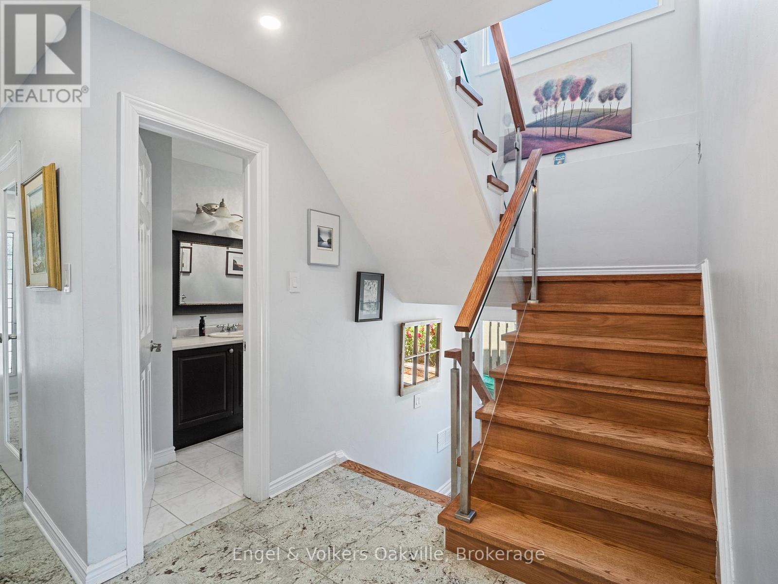 2215 Springfield Court, Mississauga, Ontario  L5K 1V3 - Photo 26 - W12924118