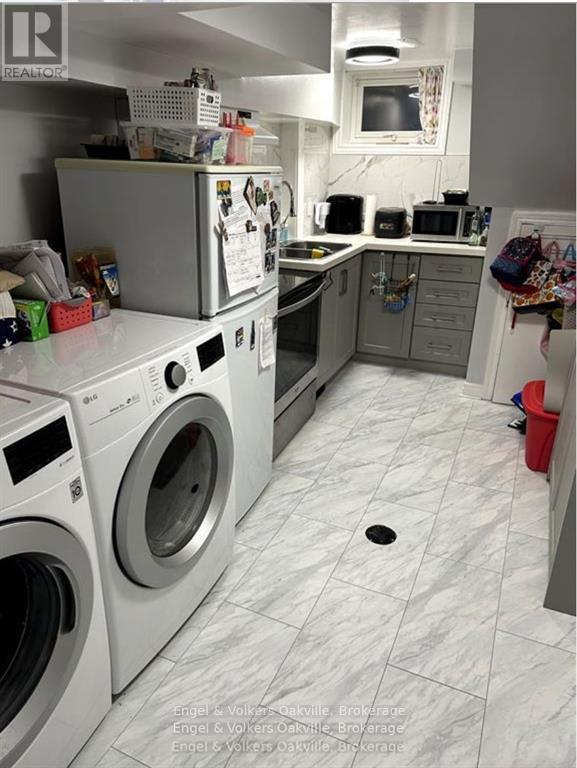 2215 Springfield Court, Mississauga, Ontario  L5K 1V3 - Photo 29 - W12924118