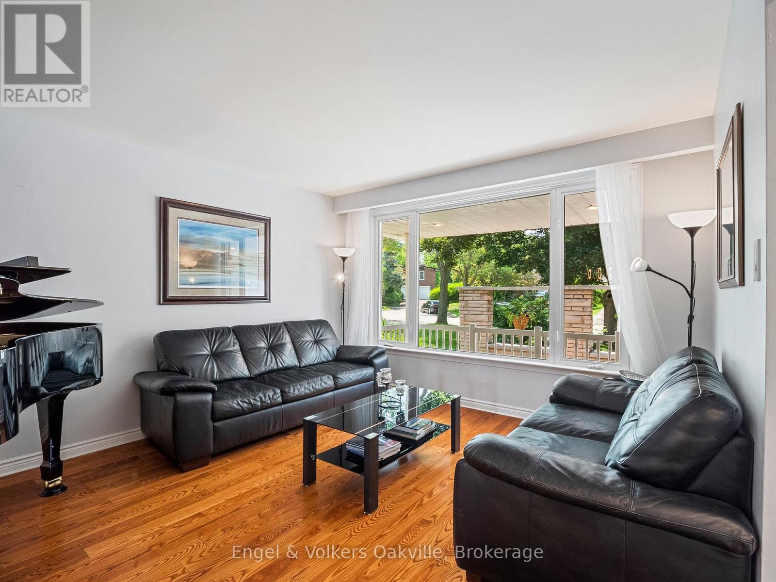 2215 Springfield Court, Mississauga, Ontario  L5K 1V3 - Photo 6 - W12924118