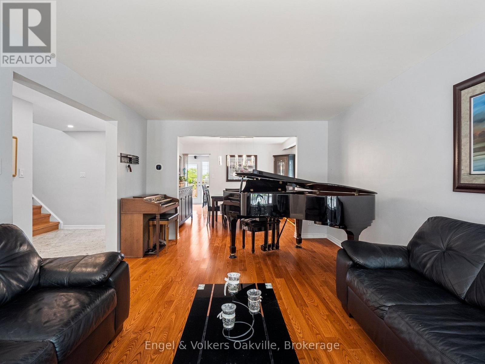 2215 Springfield Court, Mississauga, Ontario  L5K 1V3 - Photo 7 - W12924118