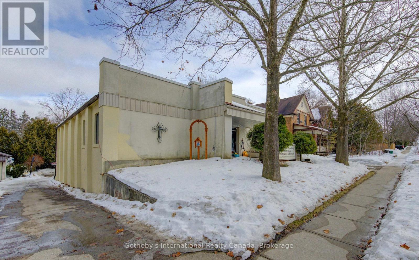 96 Dunbar Road S, Waterloo, Ontario  N2L 2E5 - Photo 3 - X12924272