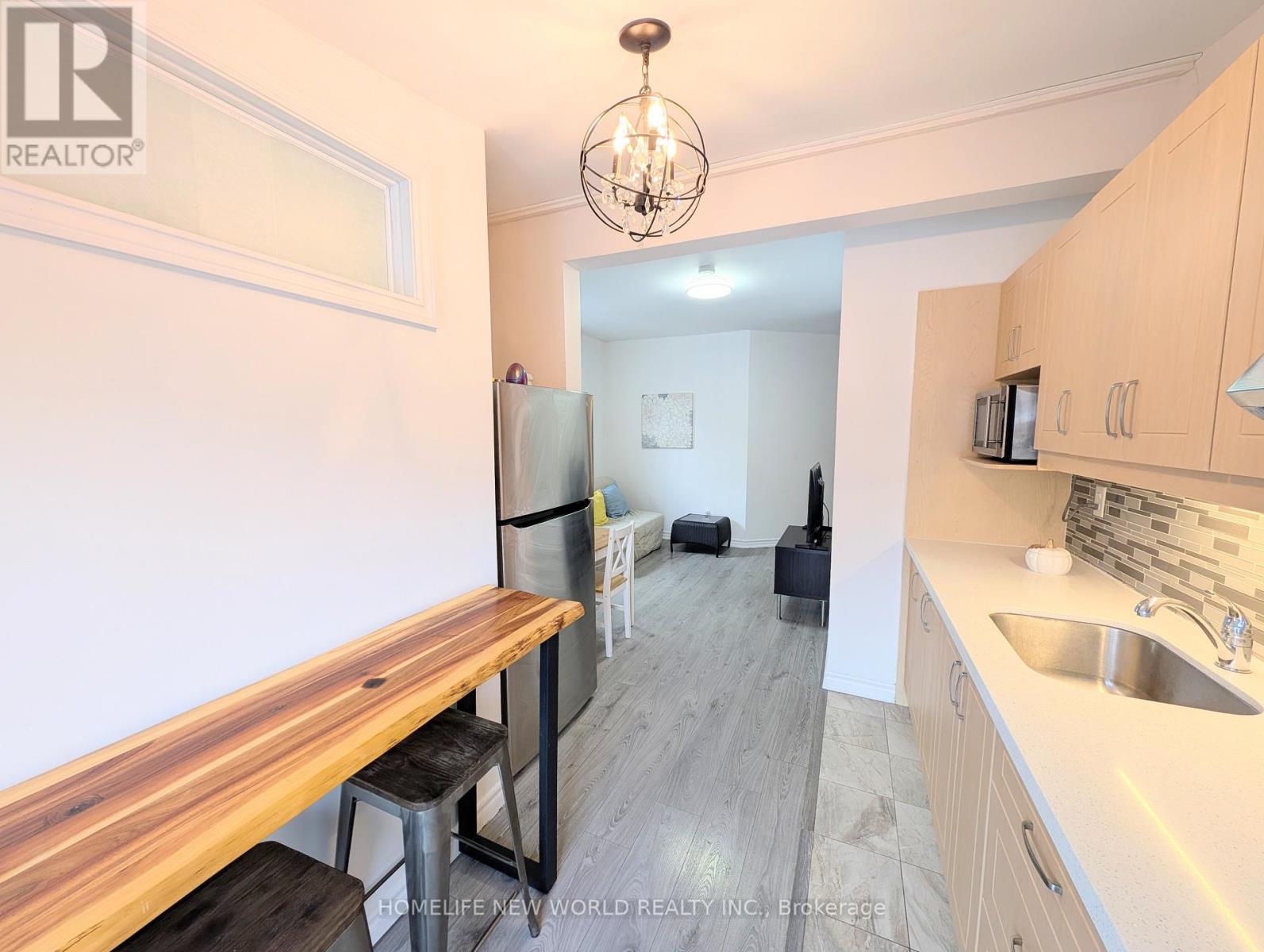 67 Condor Avenue, Toronto, Ontario  M4J 3M7 - Photo 9 - E12885394