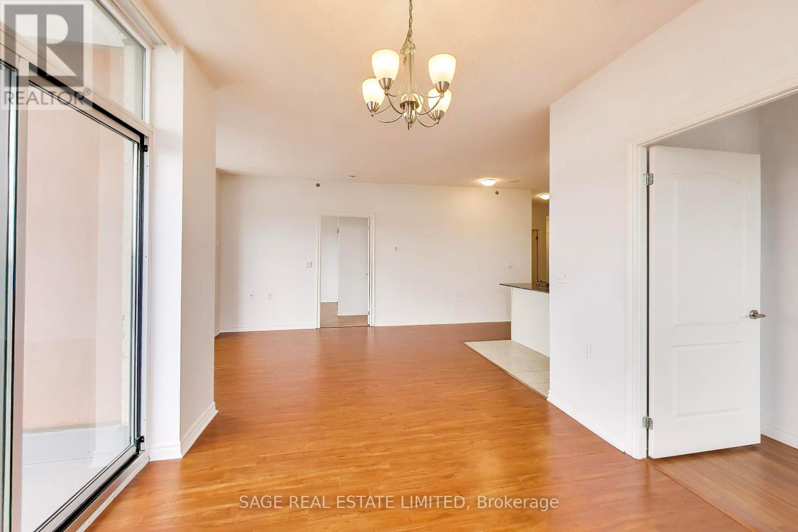 902 - 810 Scollard Court, Mississauga, Ontario  L5V 0A4 - Photo 11 - W12909746