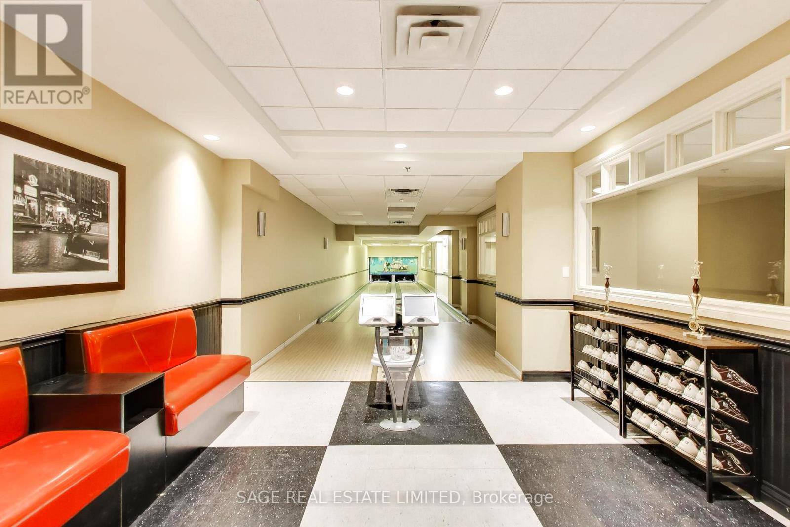 902 - 810 Scollard Court, Mississauga, Ontario  L5V 0A4 - Photo 36 - W12909746