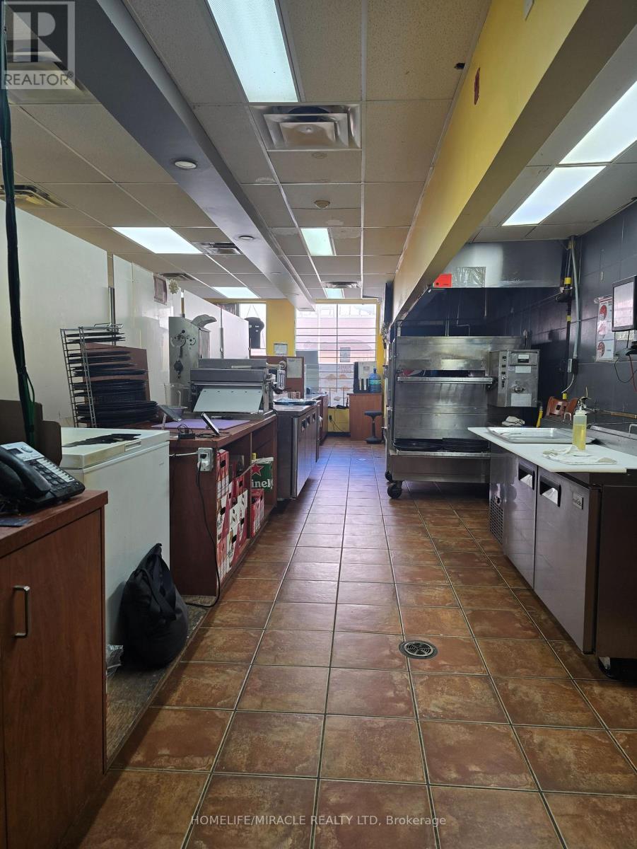 B - 18 Market Street, Brantford, Ontario  N3T 2Z5 - Photo 2 - X12918328