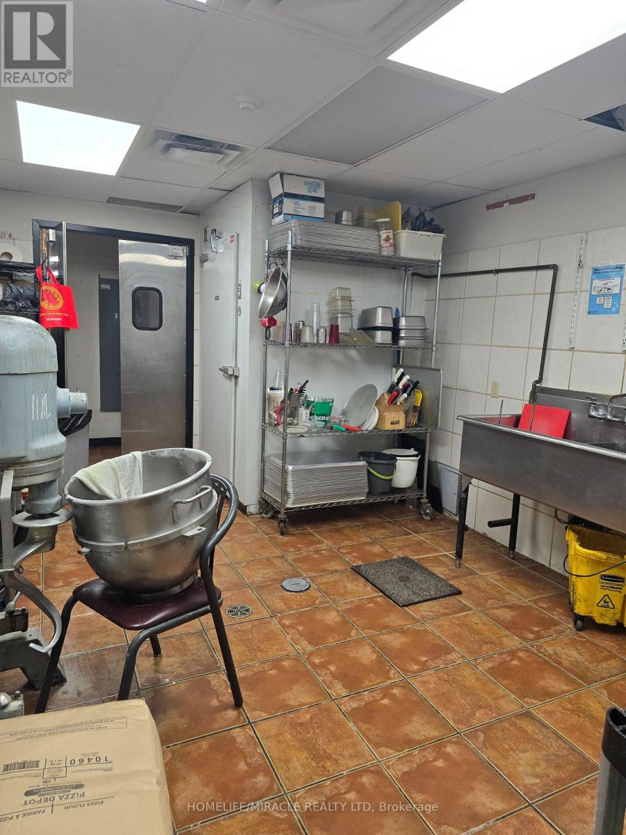 B - 18 Market Street, Brantford, Ontario  N3T 2Z5 - Photo 6 - X12918328