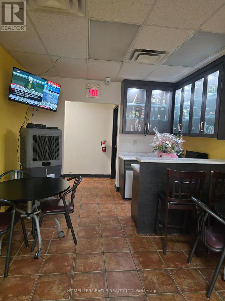 B - 18 Market Street, Brantford, Ontario  N3T 2Z5 - Photo 7 - X12918328