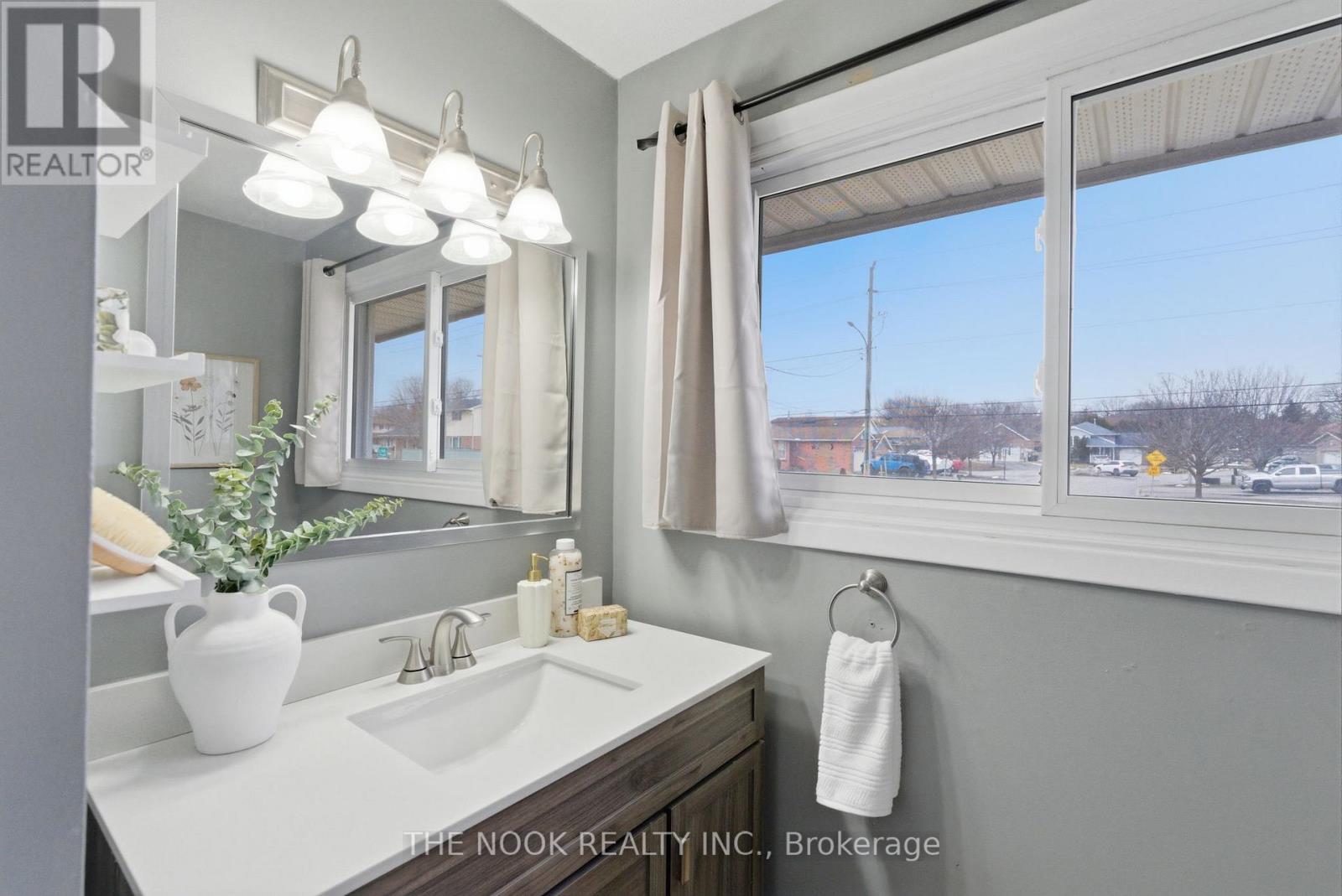 114 Tracey Street, Belleville, Ontario  K8P 2R8 - Photo 24 - X12924350