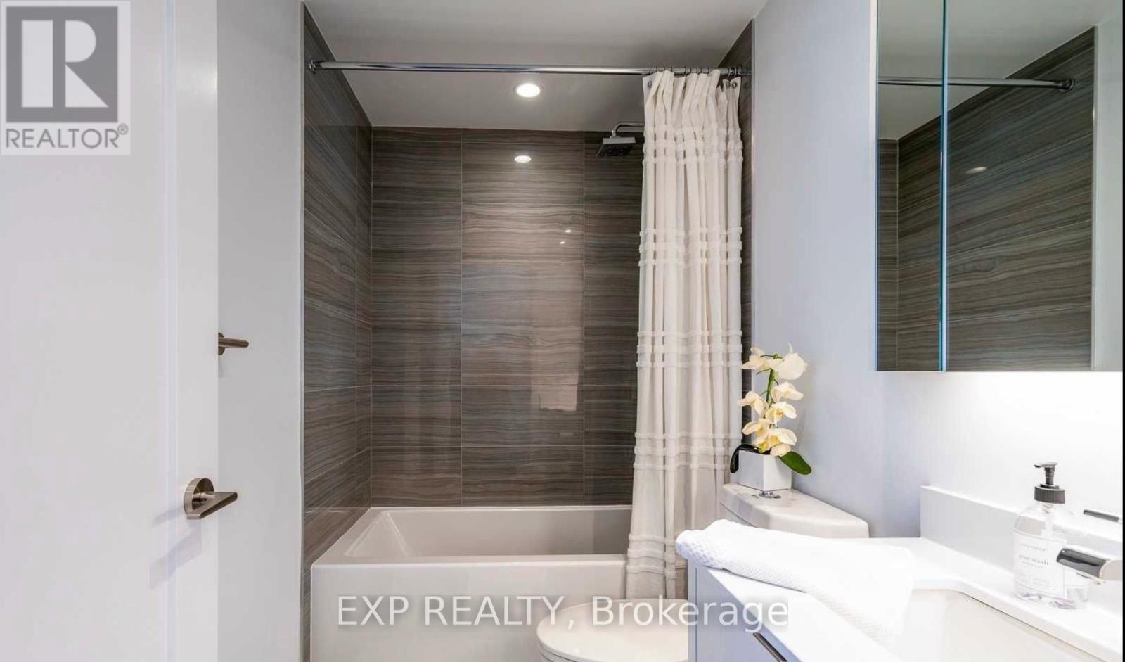 613 - 1 Edgewater Drive, Toronto, Ontario  M5A 1B9 - Photo 8 - C12924280