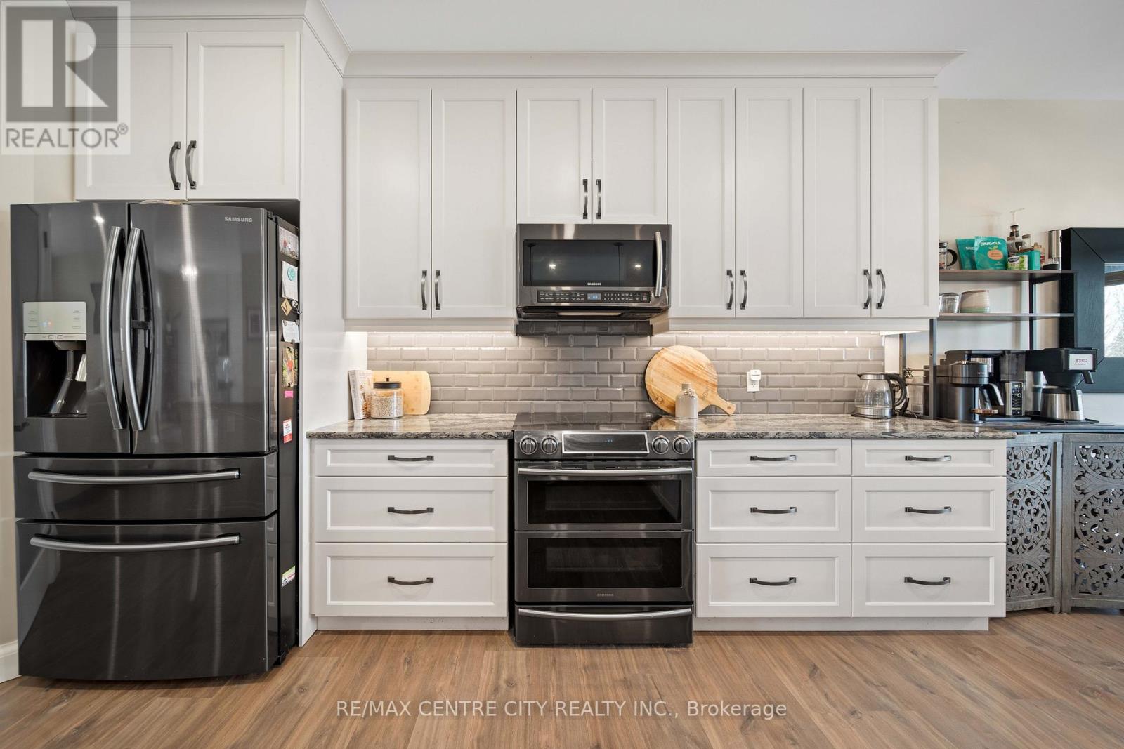 21 Belmont Avenue, Tillsonburg, Ontario  N4G 5V9 - Photo 10 - X12924324